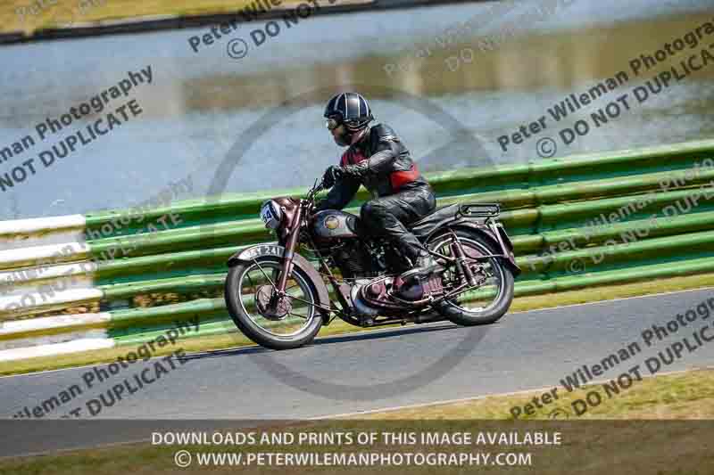 Vintage motorcycle club;eventdigitalimages;mallory park;mallory park trackday photographs;no limits trackdays;peter wileman photography;trackday digital images;trackday photos;vmcc festival 1000 bikes photographs